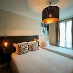 Le Twelve Hotel