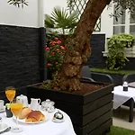 Le Twelve Hotel