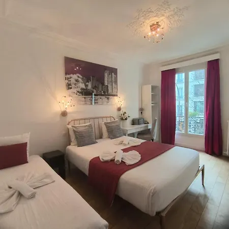 Le Twelve Hotel 3*