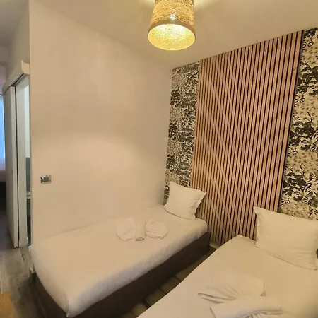 Le Twelve Hotel