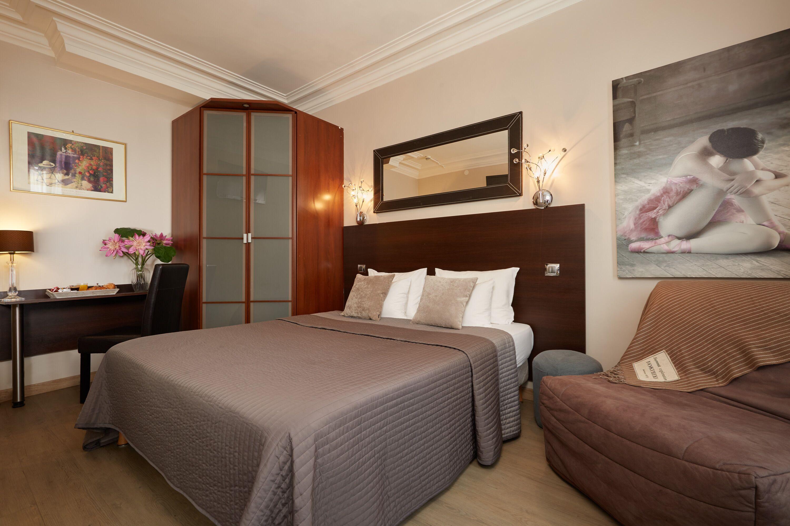 Le Twelve Hotel 3*