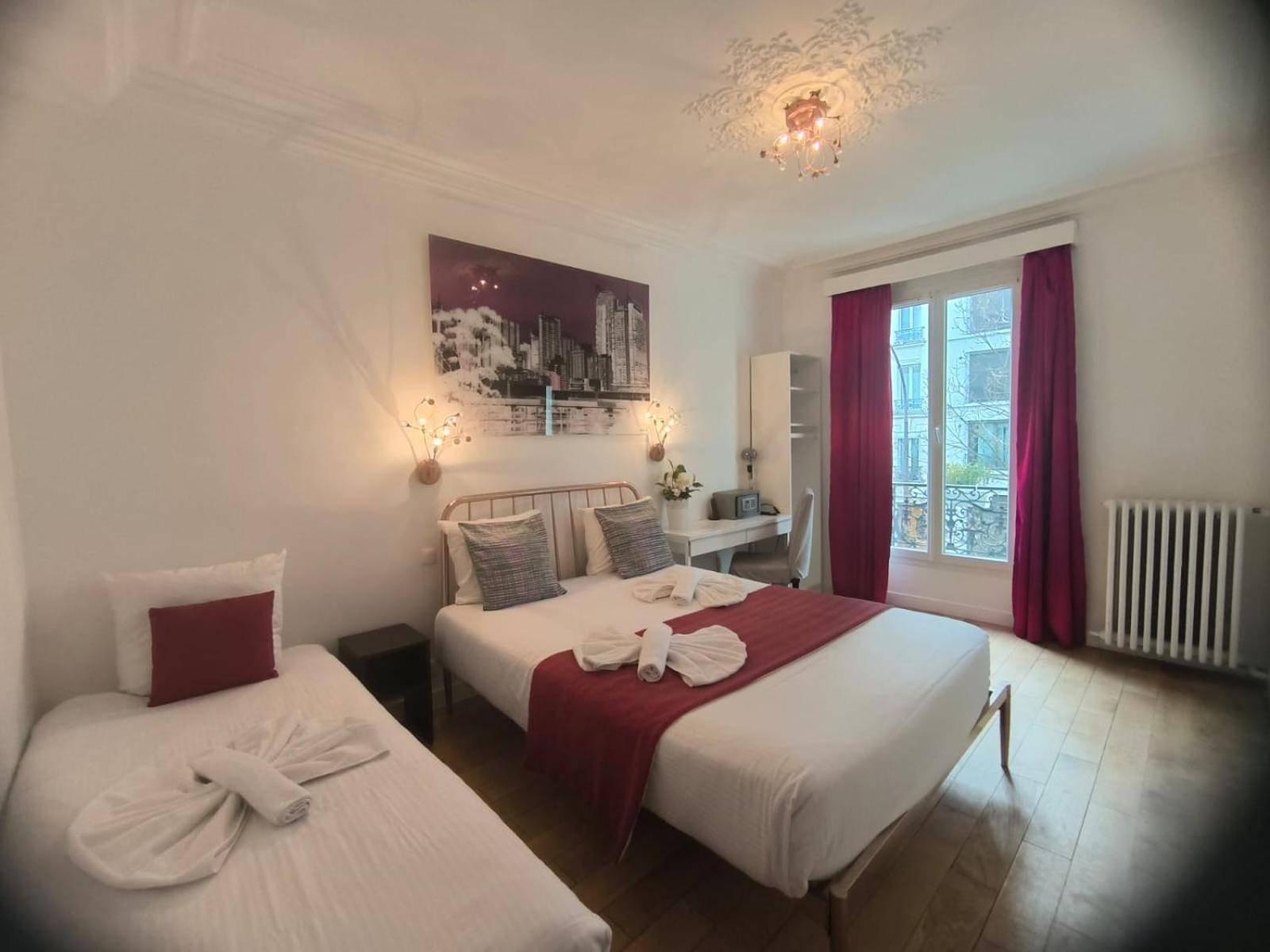 Le Twelve Hotel 3*